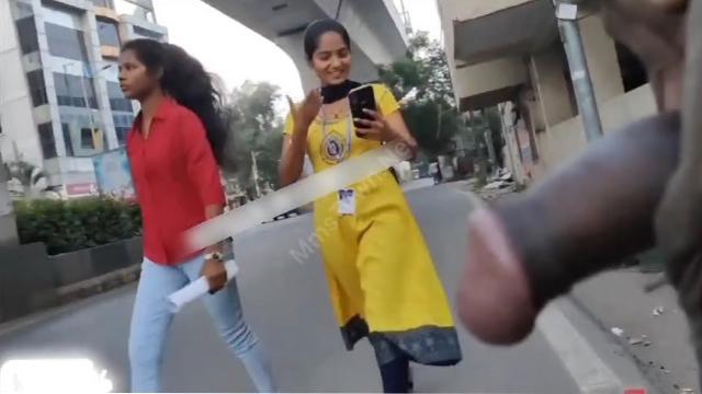 Guy Flash Cock Infront Of College Girls Leak Free